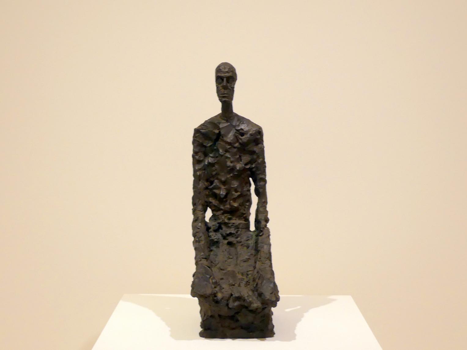 Alberto Giacometti (1914–1965), Halbporträt eines Mannes, Prag, Nationalgalerie im Messepalast, Ausstellung "Alberto Giacometti" vom 18.07.-01.12.2019, Kleine Skulpturen, 1965, Bild 1/6