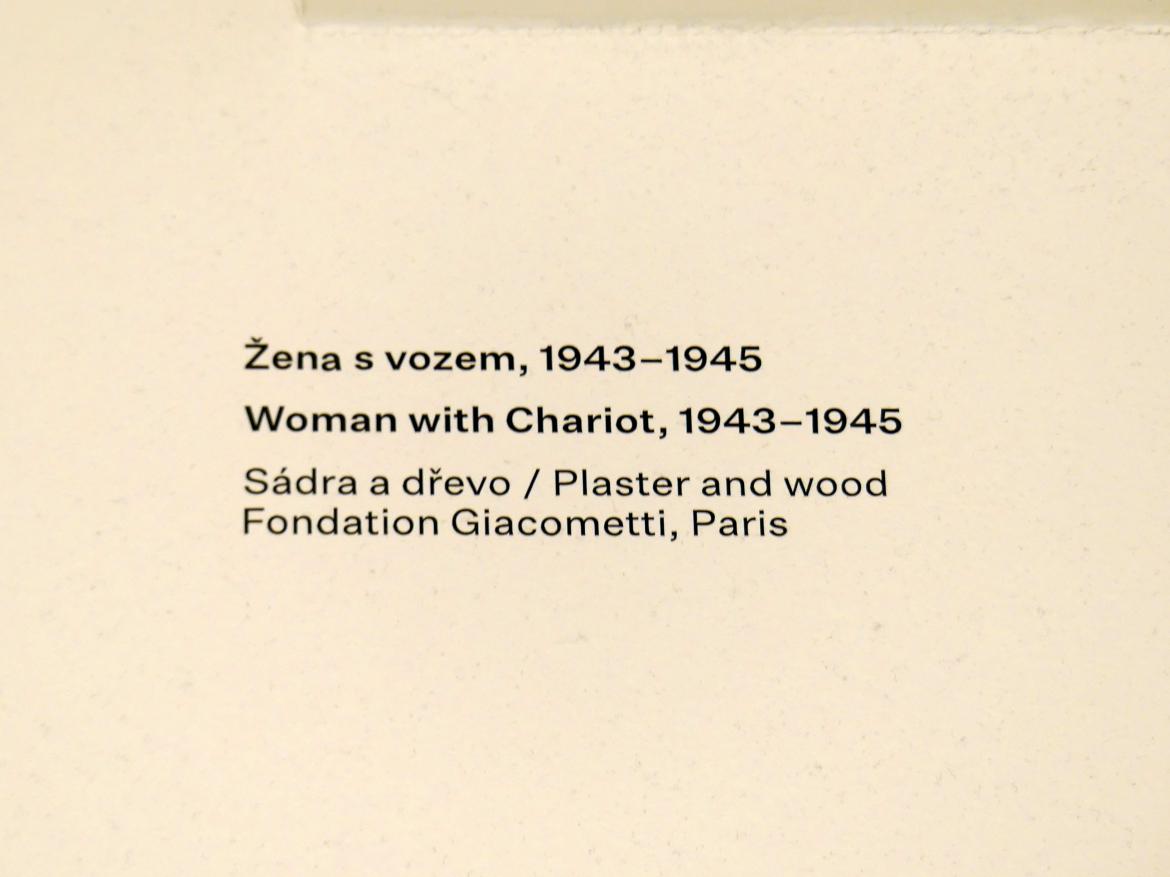 Alberto Giacometti (1914–1965), Frau mit Wagen, Prag, Nationalgalerie im Messepalast, Ausstellung "Alberto Giacometti" vom 18.07.-01.12.2019, Stehende Figuren, 1943–1945, Bild 4/4