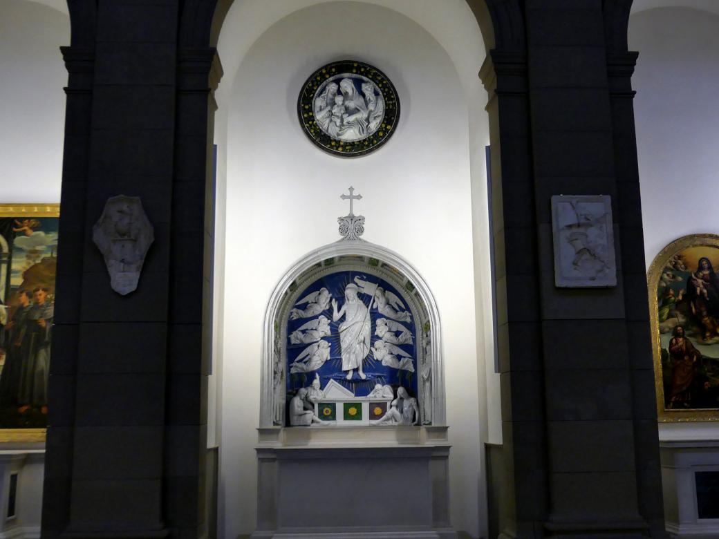 Andrea della Robbia (1465–1525), Die Auferstehung Christi mit den hll. Bartholomäus und Bernhard, Berlin, Bode-Museum, Basilika, 1. Viertel 16. Jhd., Bild 2/3