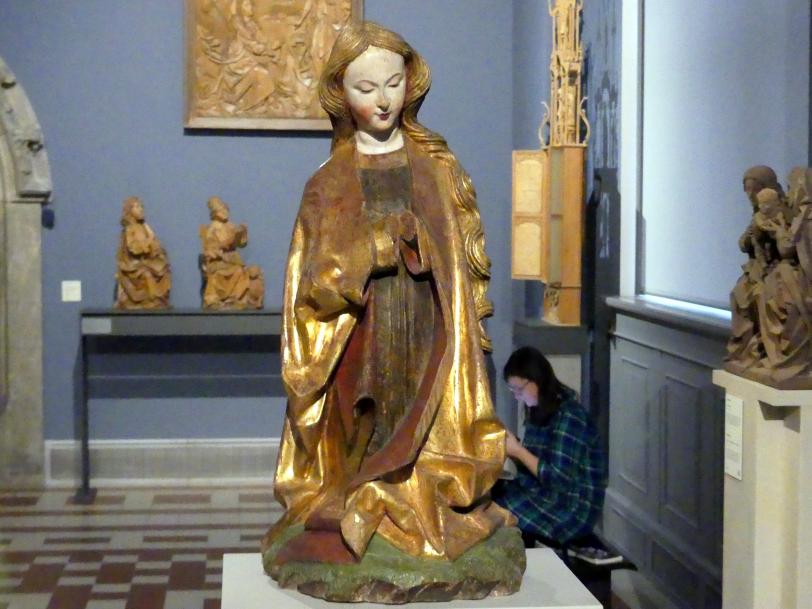 Maria aus einer Anbetung des neugeborenen Christuskindes, Kenzingen, ehem. Zisterzienserinnenkloster Wonnental, jetzt Berlin, Bode-Museum, Saal 109, um 1470–1480, Bild 1/3