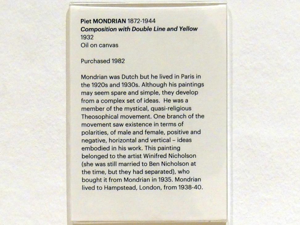 Piet Mondrian (1908–1942), Komposition mit doppelter Linie und Gelb, Edinburgh, Scottish National Gallery of Modern Art, Gebäude One, Saal 17 - Abstrakte Kunst und Britannien in der Zwischenkriegszeit, 1932, Bild 2/3