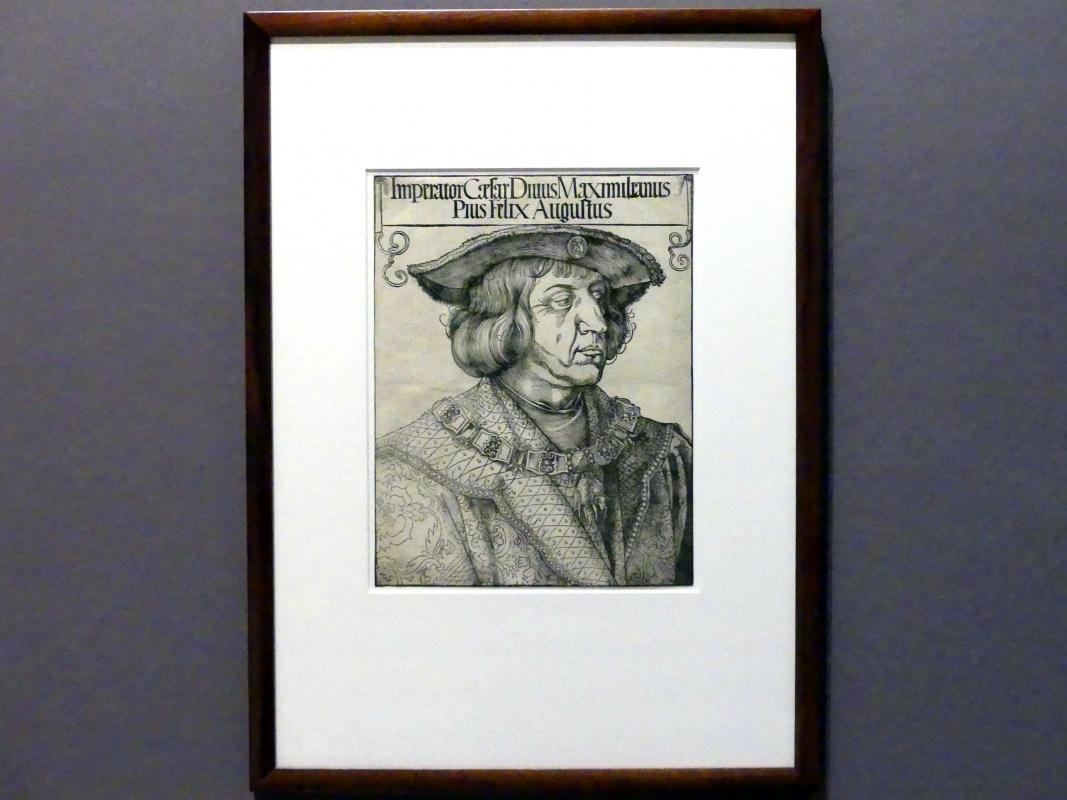 Albrecht Dürer (1490–1526), Bildnis Kaiser Maximilians I., Karlsruhe, Staatliche Kunsthalle, Ausstellung "Hans Baldung Grien, heilig | unheilig", Saal 4a, um 1518–1519, Bild 2/3