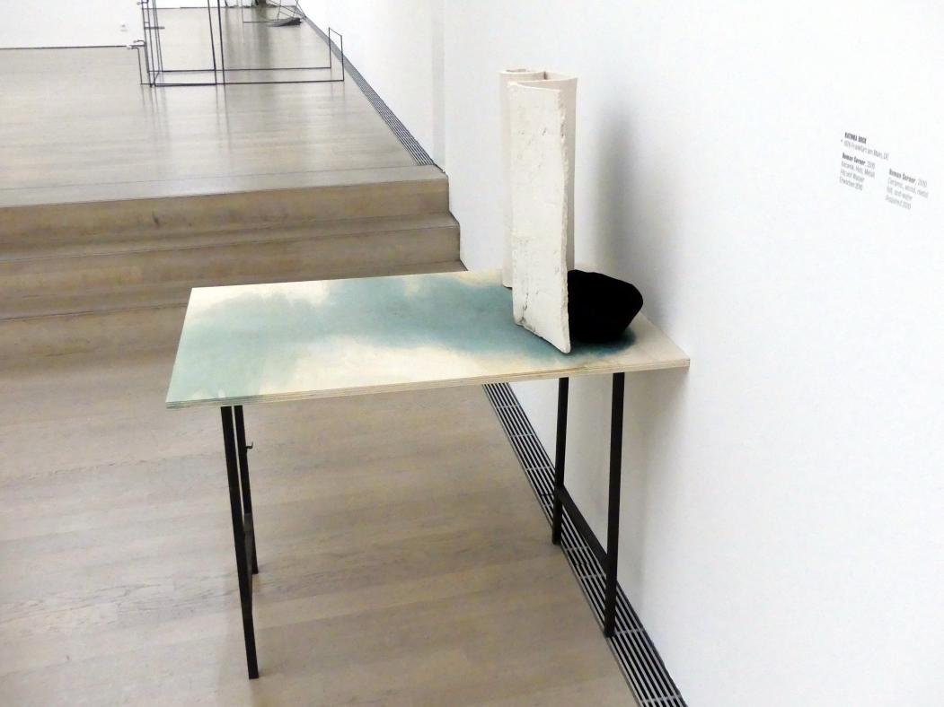 Katinka Bock (2010), Roman Corner, Stuttgart, Kunstmuseum, Saal 18, 2010, Bild 2/6