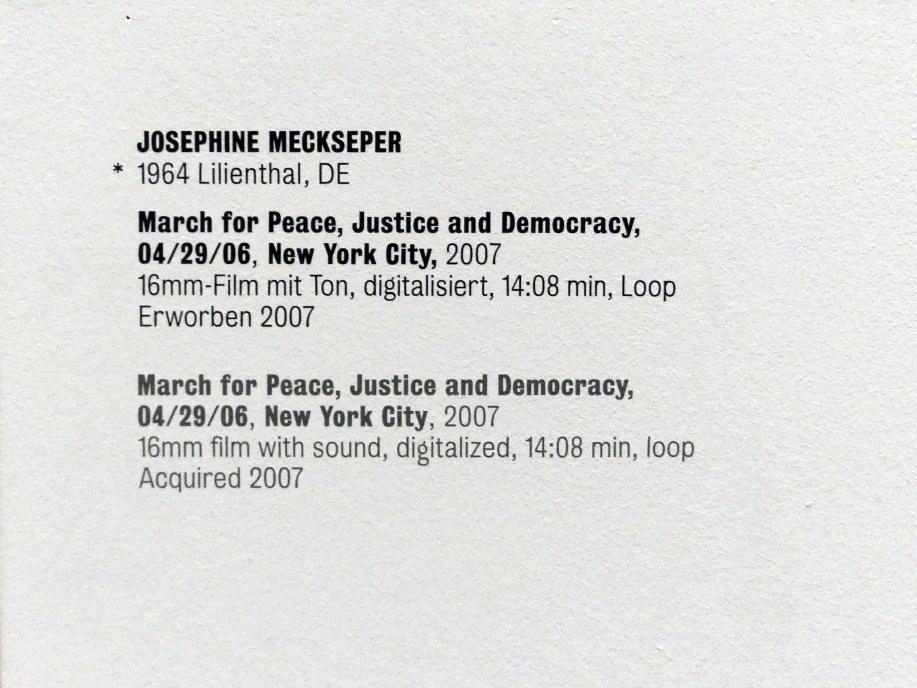 Josephine Meckseper (2003–2007), March for Peace, Justice and Democracy, 04/29/06, New York City, Stuttgart, Kunstmuseum, Saal 21, 2007, Bild 2/2