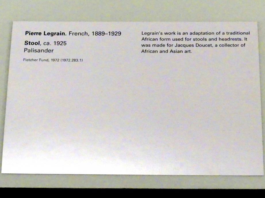 Pierre Legrain (1925), Schemel, New York, Metropolitan Museum of Art (Met), Saal 900, um 1925, Bild 2/2