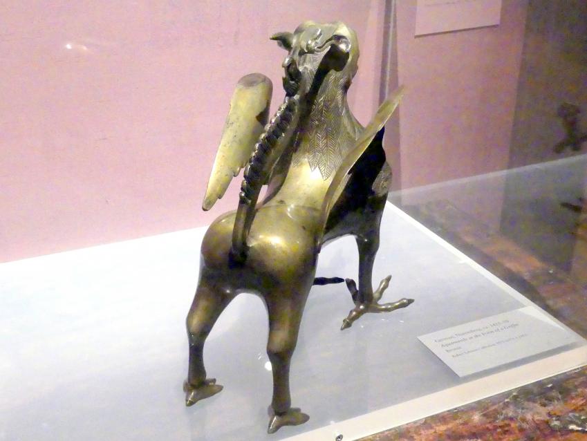 Aquamanile in Form eines Greifen, New York, Metropolitan Museum of Art (Met), Saal 953, um 1425–1450, Bild 3/4