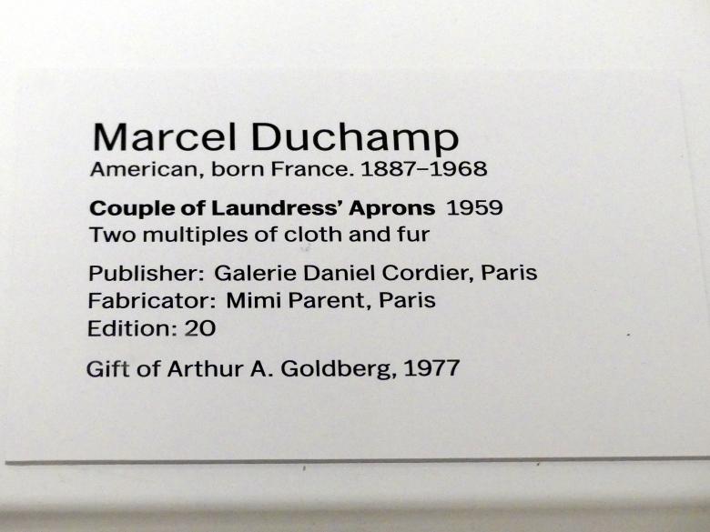 Marcel Duchamp (1911–1964), Ein Paar Wäscherinnen-Schürzen, New York, Museum of Modern Art (MoMA), Saal 509, 1959, Bild 2/2