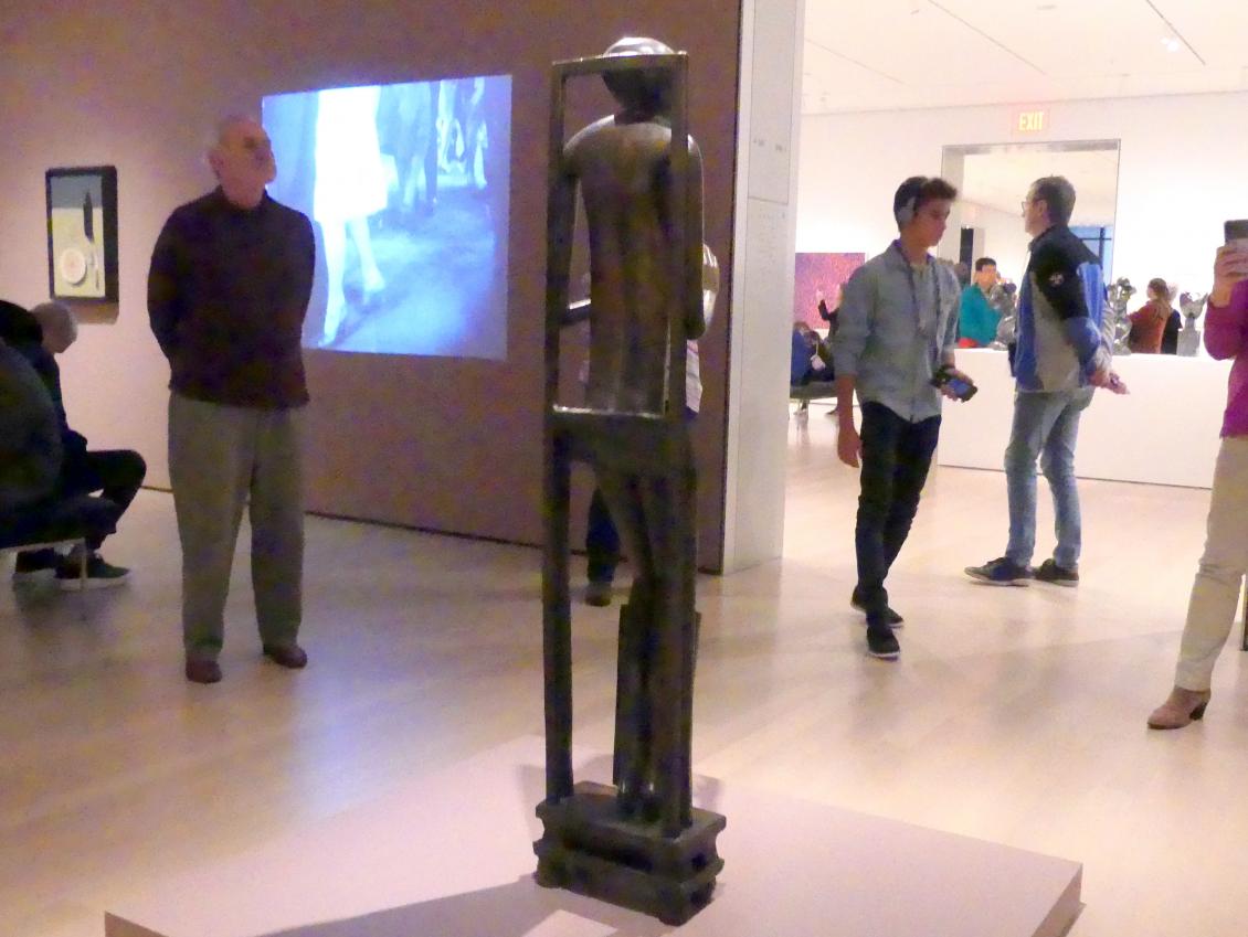 Alberto Giacometti (1914–1965), Hände, die Leere haltend (unsichtbares Objekt), New York, Museum of Modern Art (MoMA), Saal 517, 1934, Bild 3/6