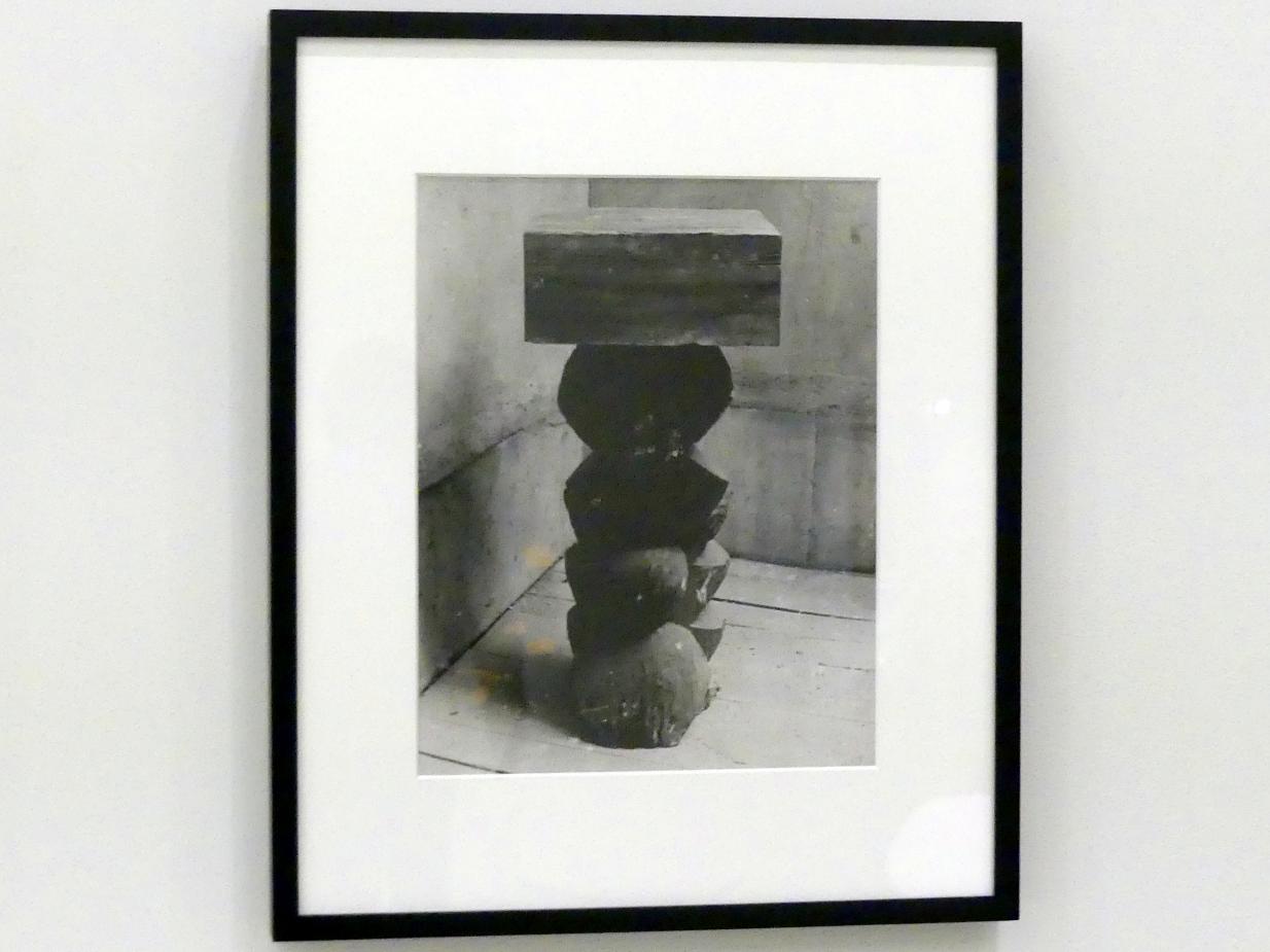 Constantin Brâncuși (1911–1942), Adam, New York, Solomon R. Guggenheim Museum, Brancusi, um 1916–1921, Bild 1/2