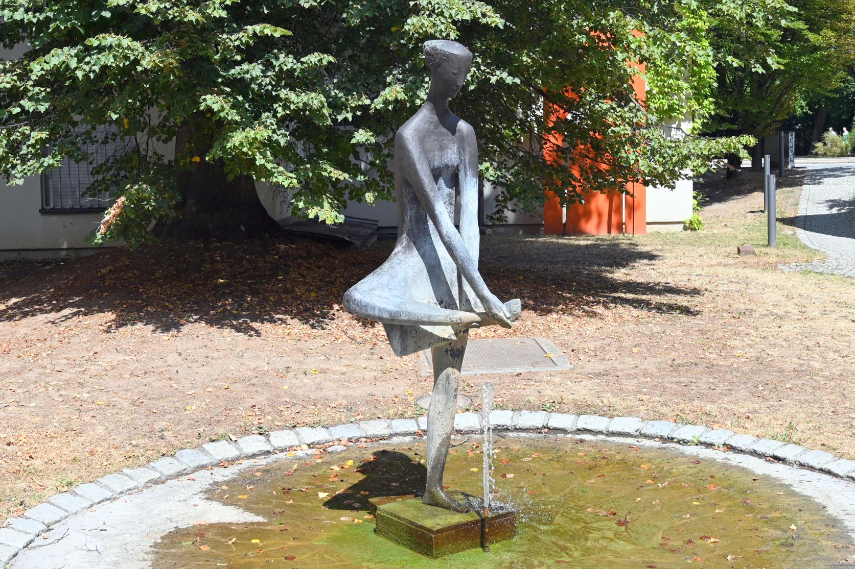 Herbert Volwahsen (1949–1965), Große Fußwaschende, Regensburg, Stadtpark, 1965, Bild 7/10