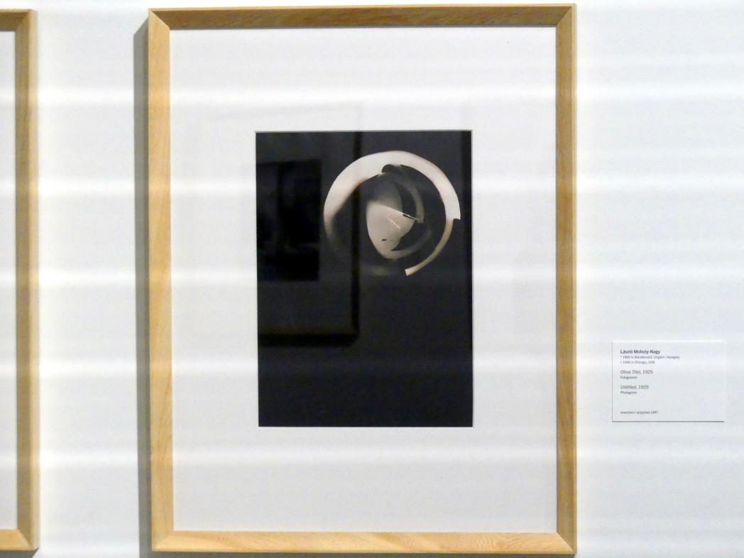 László Moholy-Nagy (1919–1946), Ohne Titel, Linz, Lentos Kunstmuseum Linz, Saal 5 - Fotokabinett, 1925, Bild 1/3