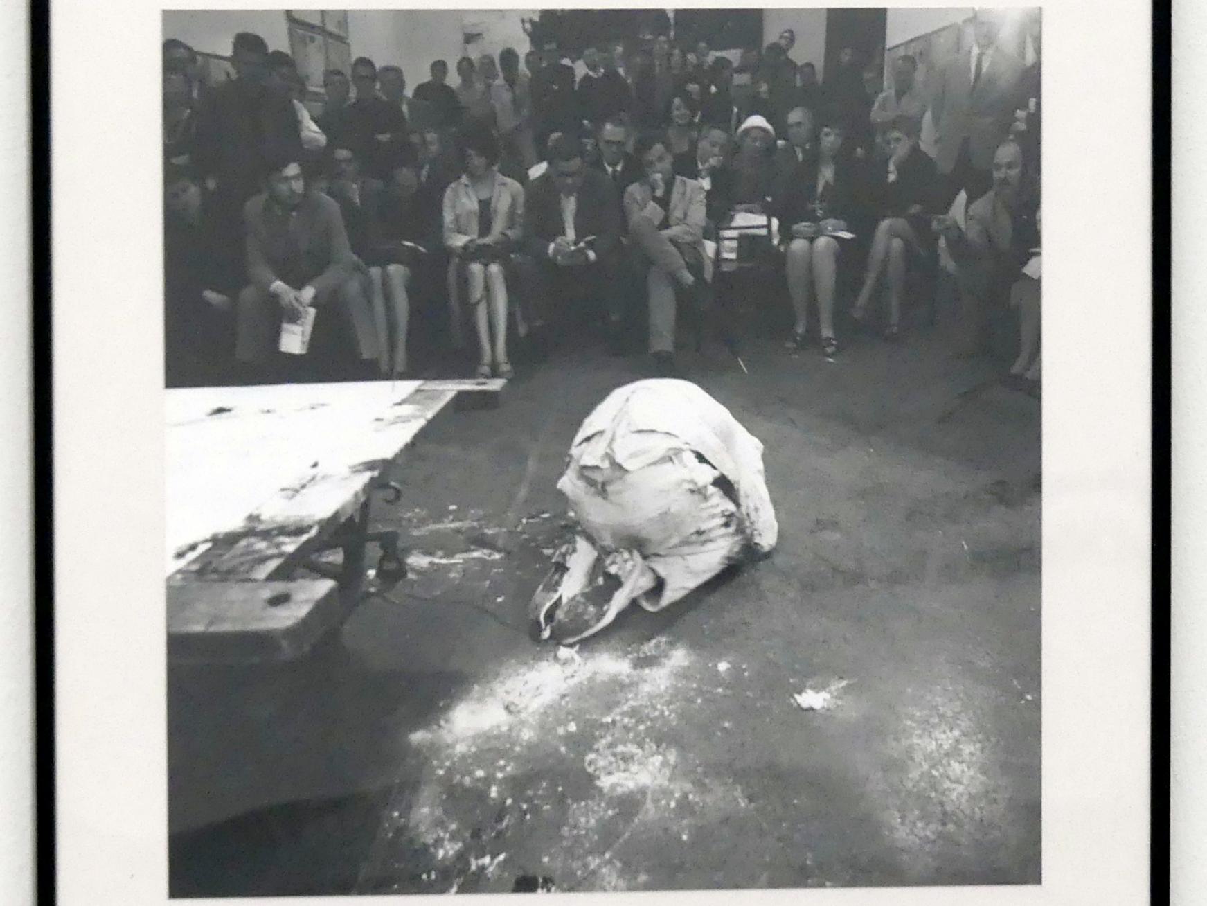 Günter Brus (1964–1965), Wiener Spaziergang, Linz, Lentos Kunstmuseum Linz, Saal 9 - Das Jahrzehnt des Aufbruchs, 1965, Bild 14/16
