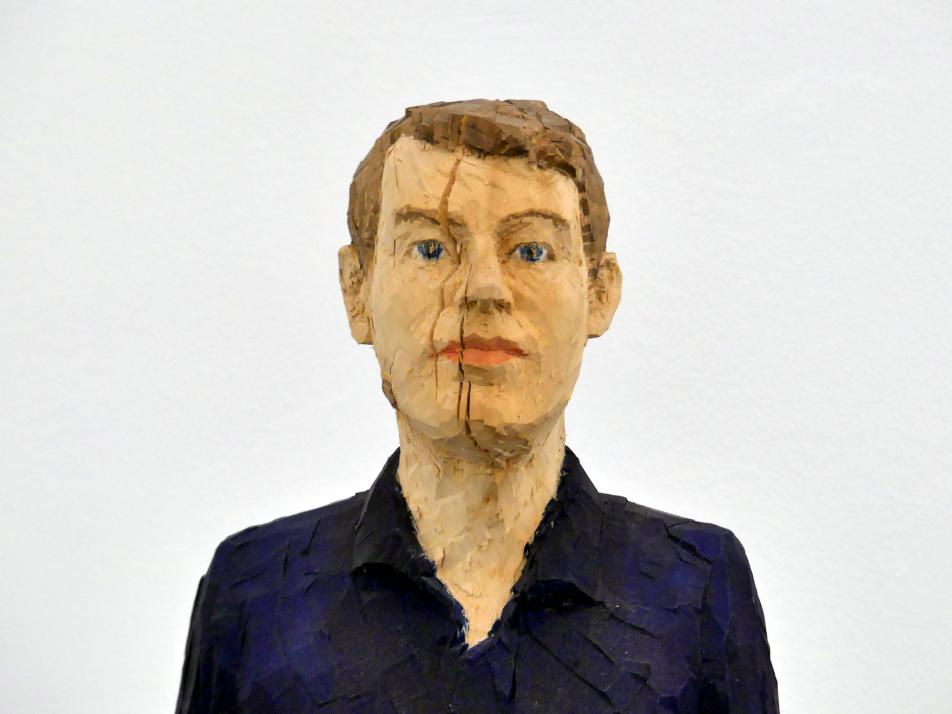 Stephan Balkenhol (1993–2017), Mann mit grauer Hose und blauem Hemd, Linz, Lentos Kunstmuseum Linz, Saal 12 - Junge Rebellen und Neue Wilde, 1993, Bild 4/7