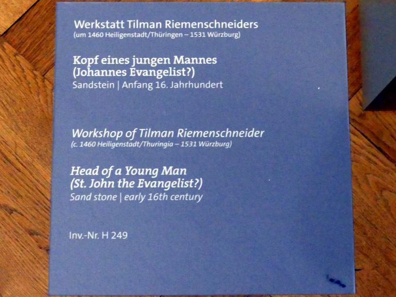 Tilman Riemenschneider (Werkstatt) (1487–1520), Kopf eines jungen Mannes (Johannes Evangelist?), Würzburg, Martin von Wagner-Museum, Saal 1, Beginn 16. Jhd., Bild 3/3