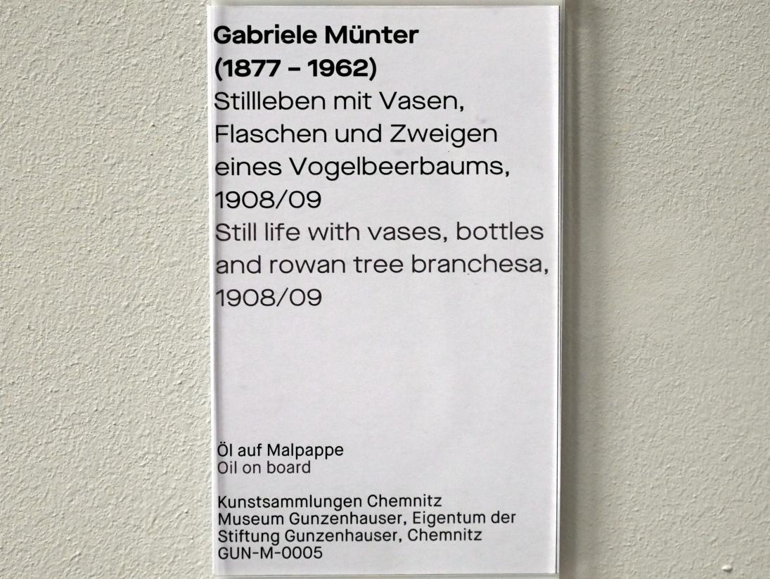 Gabriele Münter (1903–1954), Stillleben mit Vasen, Flaschen und Zweigen eines Vogelbeerbaums, Chemnitz, Museum Gunzenhauser, Saal 3.5 - Murnau, 1908–1909, Bild 2/2