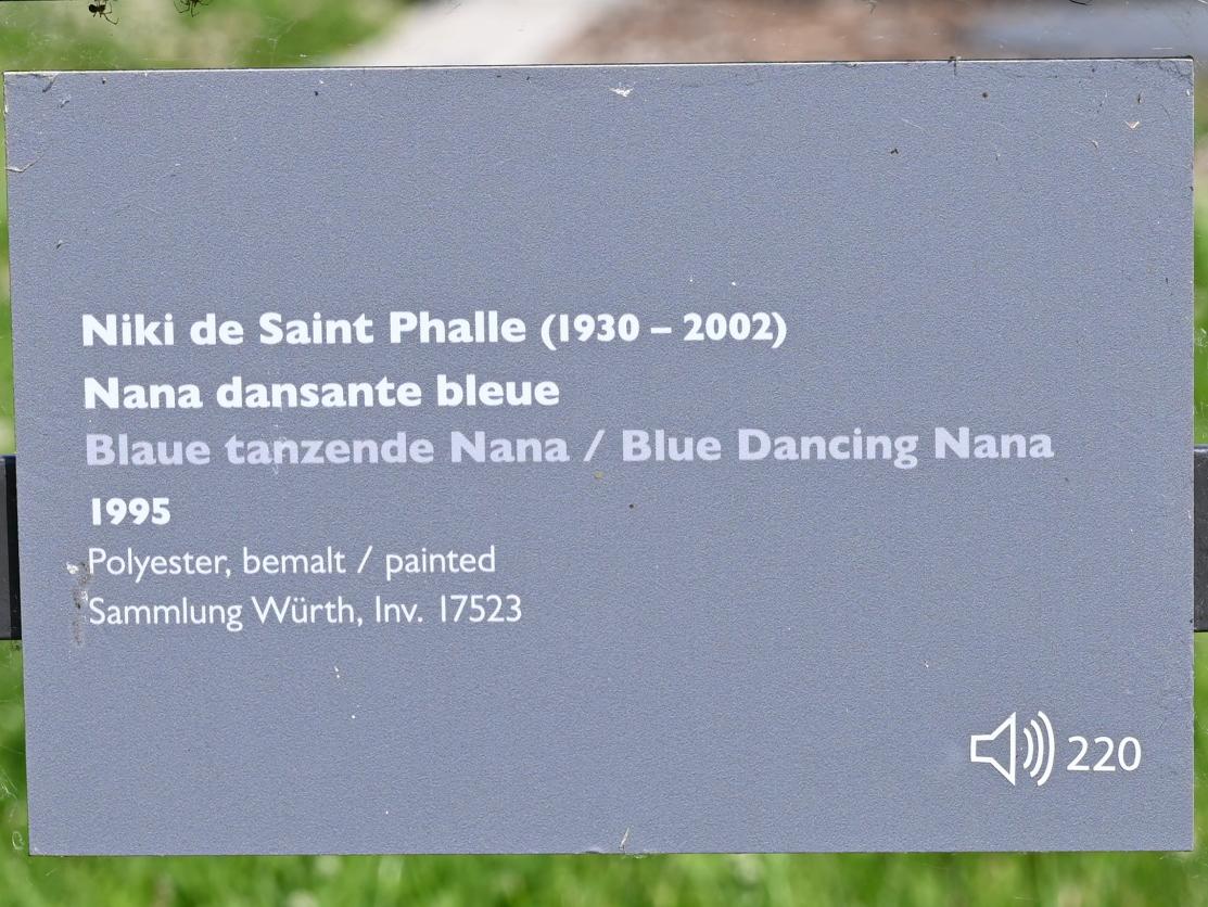 Niki de Saint Phalle (1961–1995), Blaue tanzende Nana, Künzelsau, Skulpturengarten am Carmen Würth Forum, 1995, Bild 6/6