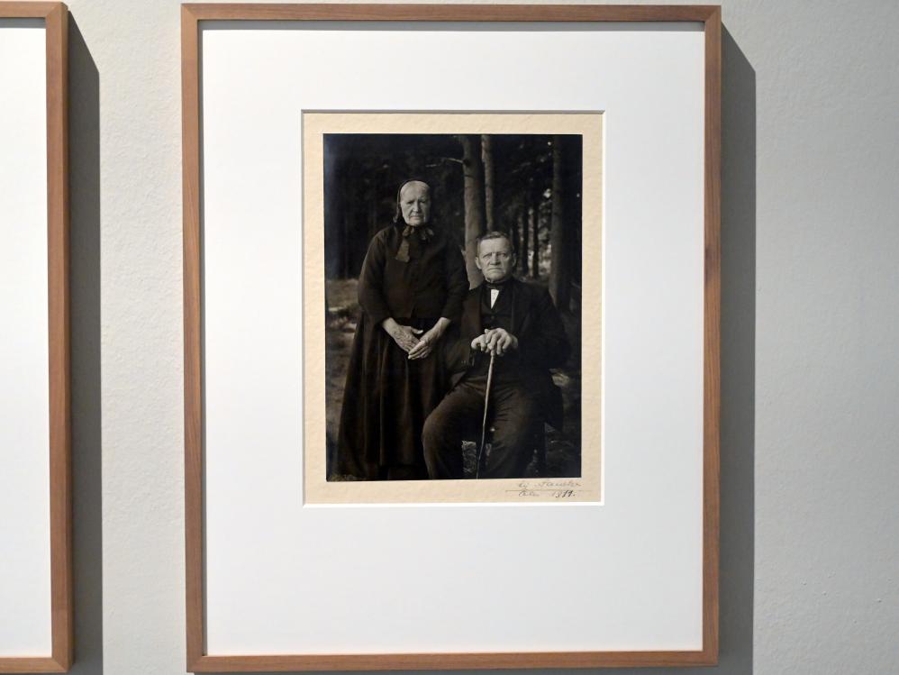 August Sander (1911–1925), Bauernpaar - Zucht und Harmonie, München, Pinakothek der Moderne, Saal 10, 1911, Bild 1/2