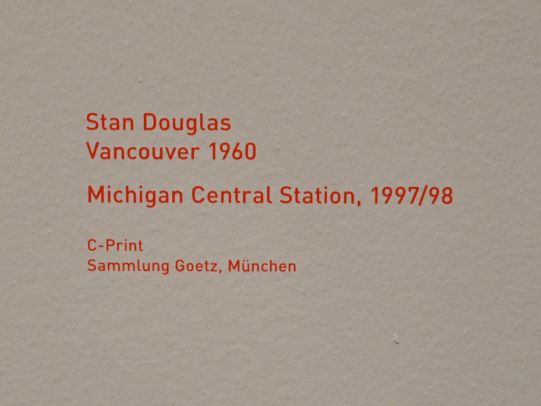 Stan Douglas (1997), Michigan Central Station, München, Pinakothek der Moderne, Saal 12, 1997–1998, Bild 2/2