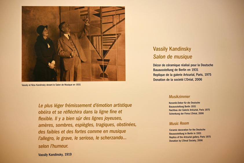 Wassily Kandinsky (1900–1943), Keramik-Dekor für die Deutsche Bauausstellung Berlin (Nachbau), Straßburg, Musée d’Art moderne et contemporain, Saal 12, 1931, Bild 4/4