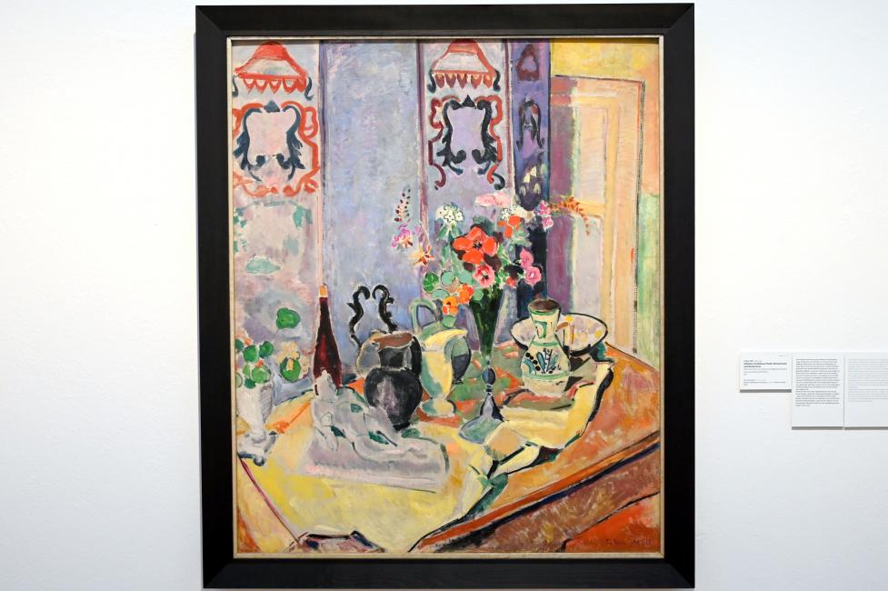 Oskar Moll (1904–1932), Stillleben mit Matisse-Plastik, Blumenvasen und Wandschirm, Wiesbaden, Museum Wiesbaden, Ausstellung "Alles! 100 Jahre Jawlensky in Wiesbaden" vom 17.09.-26.06.2022, Saal 6, 1917, Bild 1/2