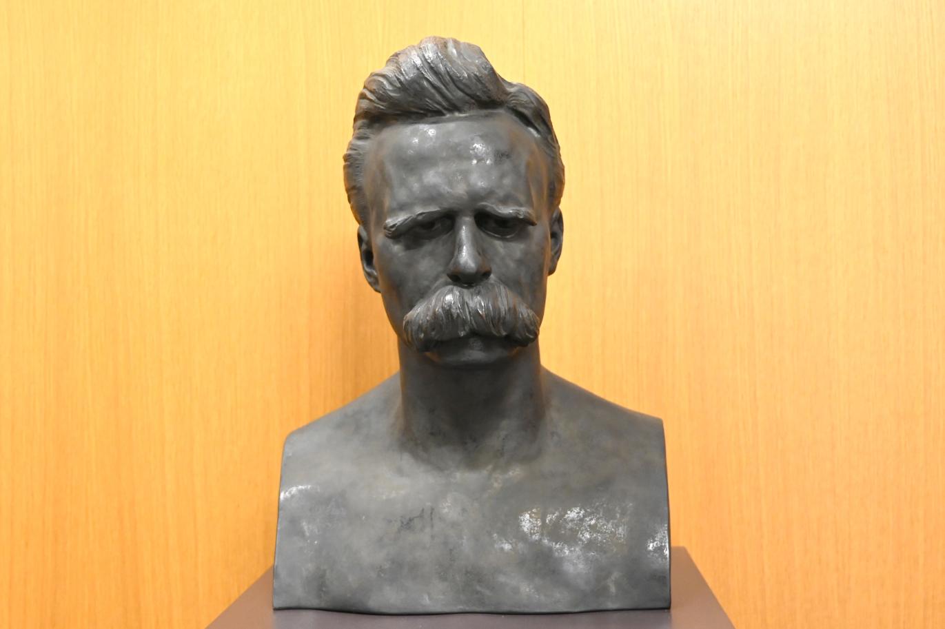Max Klinger (1878–1915), Friedrich Nietzsche, Wiesbaden, Museum Wiesbaden, Treppenhaus, um 1910, Bild 1/4