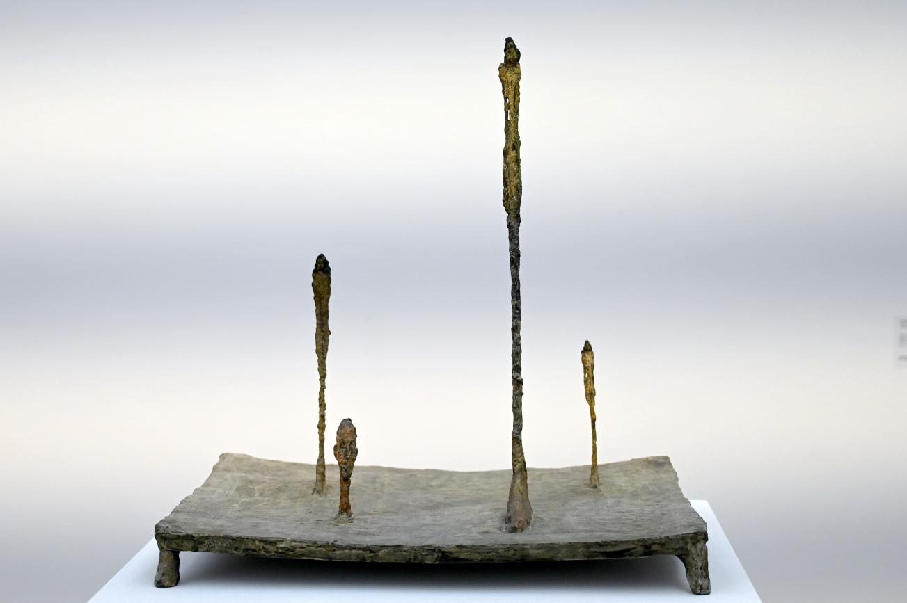 Alberto Giacometti (1914–1965), Platz (drei Figuren, ein Kopf), Köln, Museum Ludwig, 02.27, 1950, Bild 1/6