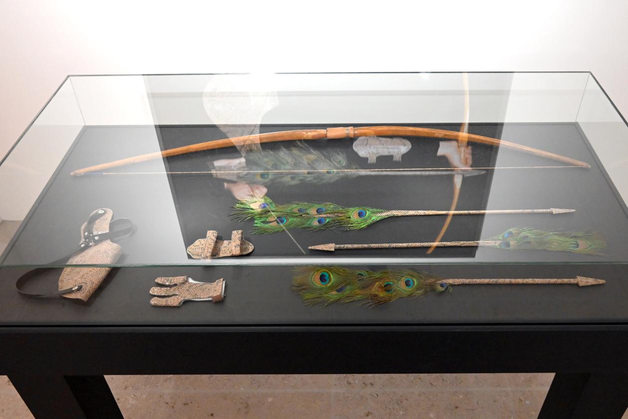 Naia del Castillo (2003), Bogenschießen, Schwäbisch Hall, Kunsthalle Würth, Ausstellung "Sport, Spaß und Spiel" vom 13.12.2021 - 26.02.2023, Untergeschoß, 2003, Bild 2/4
