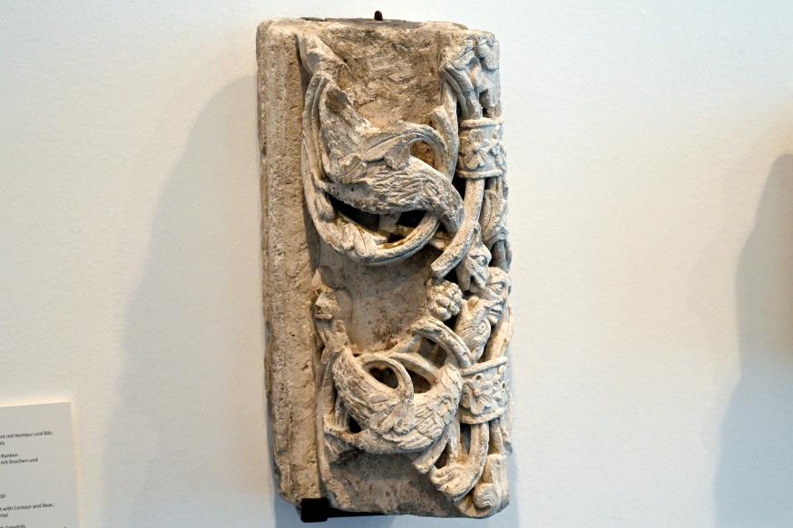 Bogensegment mit Drachen und Menschenkopf, Köln, Museum Schnütgen, Saal 2, um 1200–1230