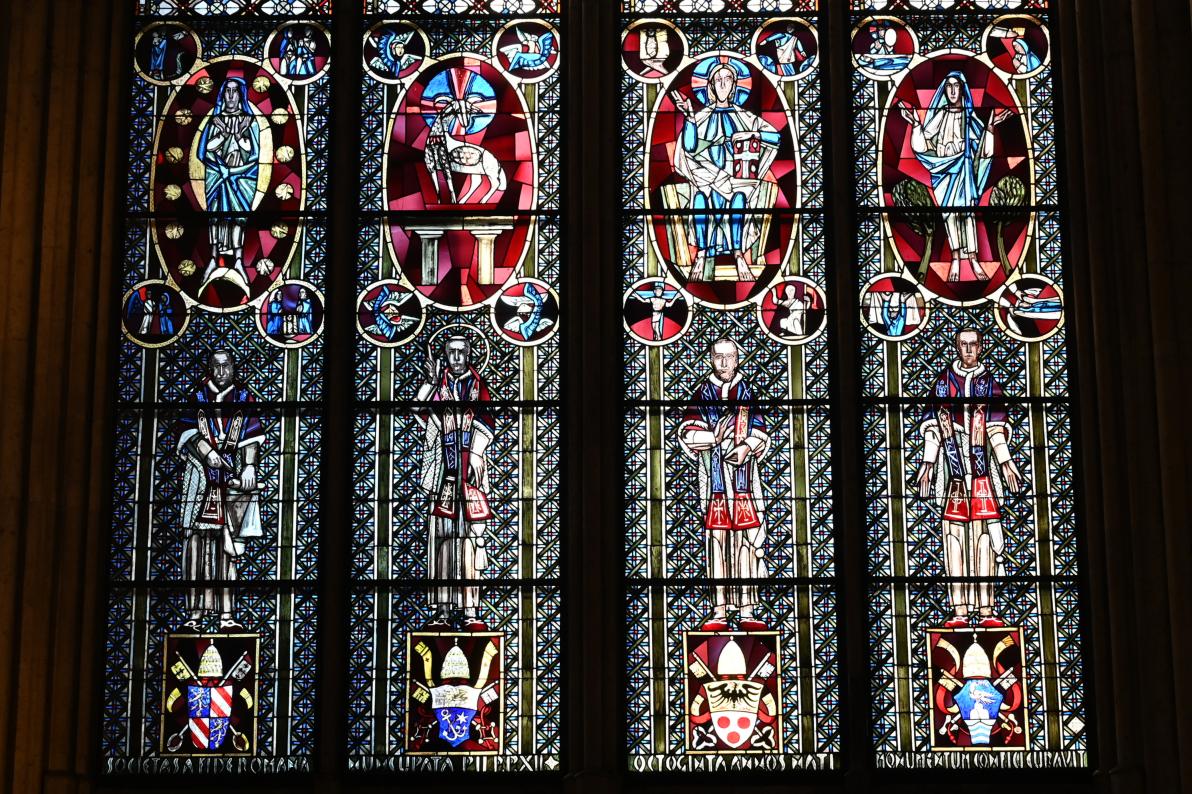 Wilhelm Geyer (1949–1956), Fenster mit der Darstellung der Päpste Pius IX. bis Pius XII., Köln, Hohe Domkirche Sankt Petrus (Kölner Dom), 1956, Bild 1/2