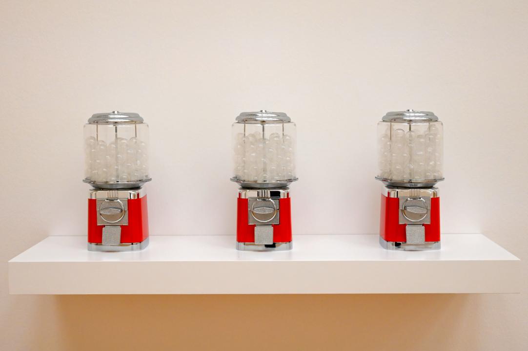 Yoko Ono (1971), Air Dispenser - Luftspender, Bonn, Kunstmuseum, Ausstellung "Welt in der Schwebe" vom 24.02. - 19.06.2022, Saal 4, 1971, Bild 1/3
