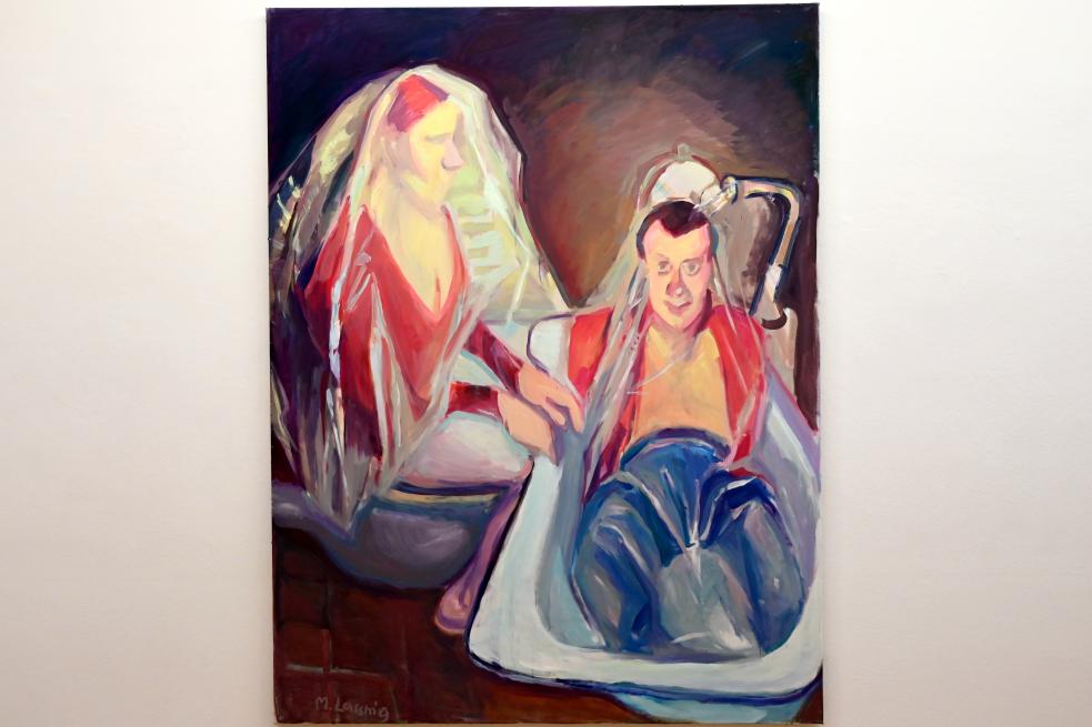 Maria Lassnig (1945–2011), Die Braut badet den Bräutigam, Bonn, Kunstmuseum, Ausstellung "Maria Lassnig - Wach bleiben" vom 10.02. - 08.05.2022, Saal 2, 2005, Bild 1/2