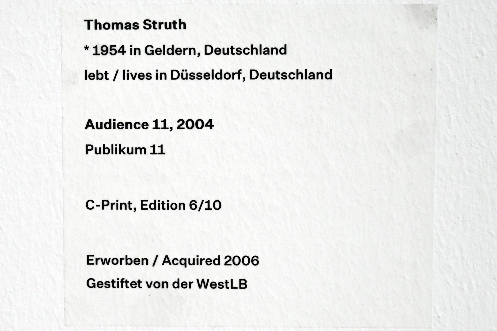 Thomas Struth (2004–2007), Publikum 11, Düsseldorf, Kunstsammlung K21, 3. Obergeschoss, 2004, Bild 2/2
