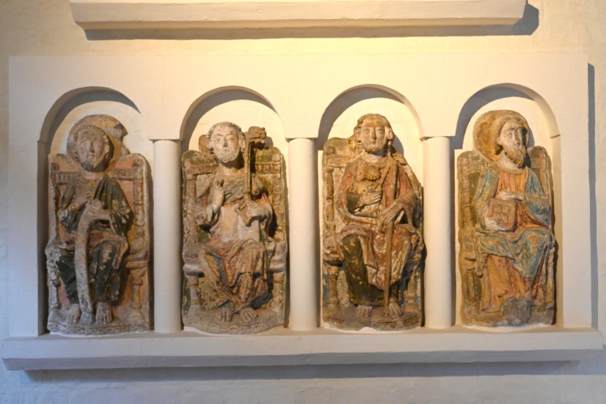 Zwölf Apostel und zwei Engel mit den Leidenswerkzeugen Christi, Lübeck, Marienkirche, jetzt Lübeck, St. Annen-Museum, Saal 1, um 1230, Bild 6/7