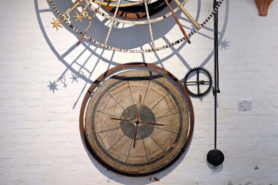 Planetarium und Kalenderscheibe der großen astronomischen Uhr, Lübeck, Marienkirche, jetzt Lübeck, St. Annen-Museum, Saal 2, 1405, Bild 2/3