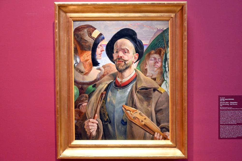 Jacek Malczewski (1876–1917), Auf einer Saite -  Selbstbildnis, München, Kunsthalle, Ausstellung "Polnischer Symbolismus um 1900" vom 25.03.-07.08.2022, Saal 8 - Porträts, 1908, Bild 1/2