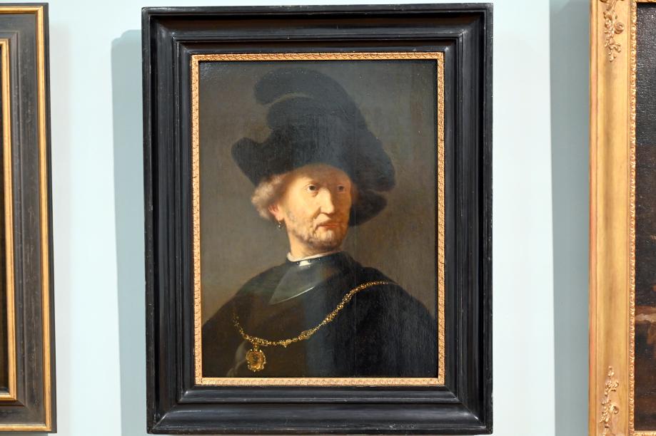 Rembrandt (Nachahmer) (1630–1647), Figurenstudie eines alten Mannes mit Federhut, Zwickau, Kunstsammlungen, Altmeisterliches, um 1630, Bild 1/2