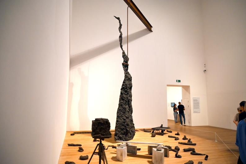 Joseph Beuys (1948–1985), Blitzschlag mit Lichtschein auf Hirsch, London, Tate Gallery of Modern Art (Tate Modern), Artist and Society 8, 1958, Bild 4/6