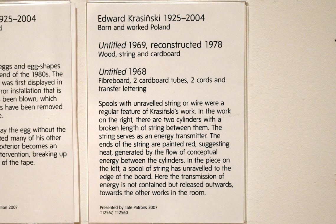 Edward Krasiński (1968–2001), Ohne Titel, London, Tate Gallery of Modern Art (Tate Modern), Performer and Participant 8, 1969, Bild 2/2