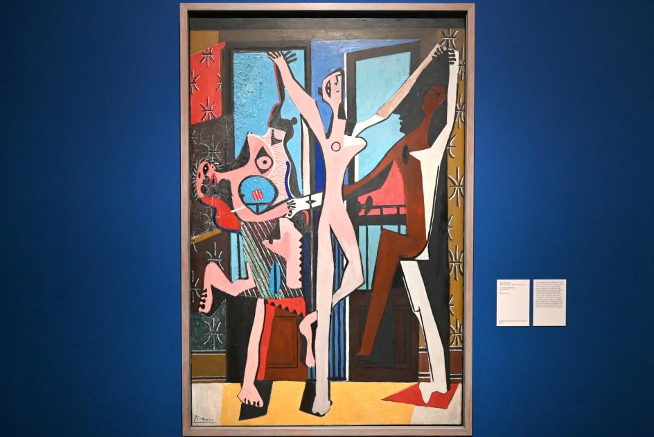 Pablo Picasso (1897–1972), Die drei Tänzer, London, Tate Modern, Ausstellung "Surrealism Beyond Borders" vom 24.02.-29.08.2022, Saal 3, 1925, Bild 1/2