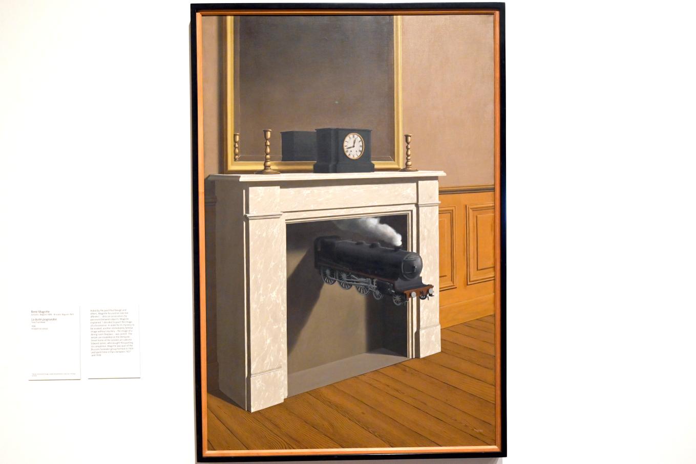 René Magritte (1926–1967), Angepinnte Zeit, London, Tate Modern, Ausstellung "Surrealism Beyond Borders" vom 24.02.-29.08.2022, Saal 9, 1938, Bild 1/2