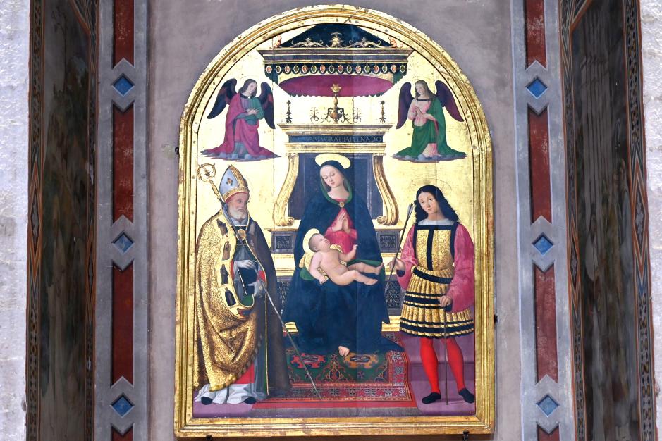 Sinibaldo Ibi (1462–1507), Thronende Maria mit Kind und den heiligen Ubaldo und Sebastian, Gubbio, Kathedrale Santi Mariano e Giacomo, 1507, Bild 1/2