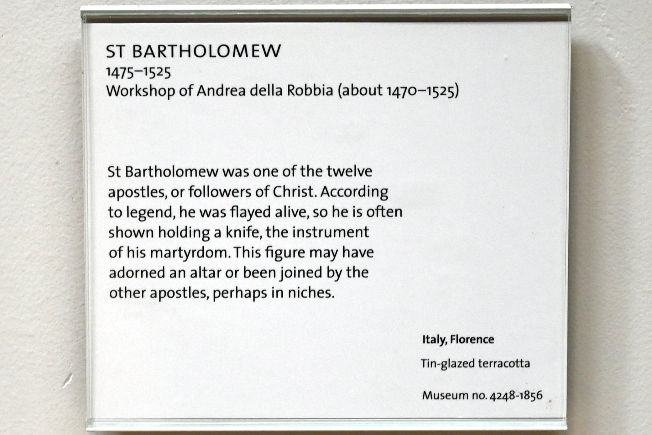 Andrea della Robbia (Werkstatt) (1450–1510), Heiliger Bartholomäus, London, Victoria and Albert Museum, 0. Etage, Mittelalter und Renaissance, 1475–1525, Bild 2/2