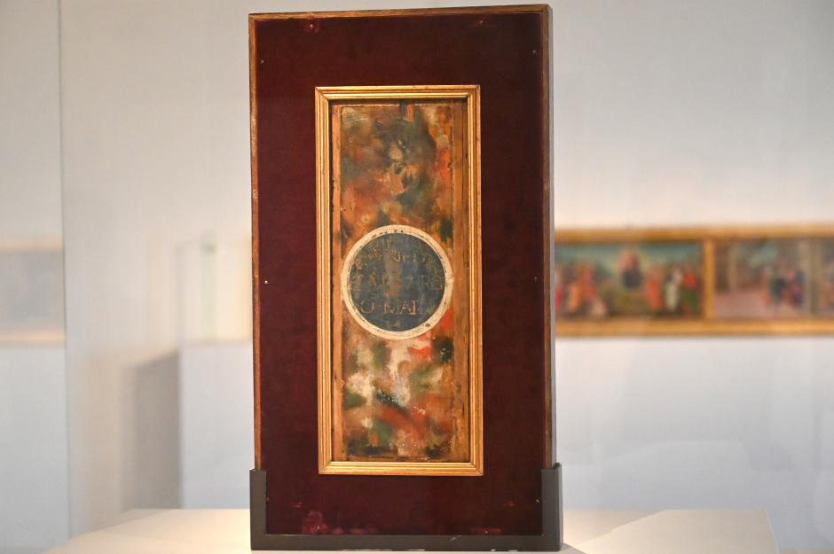 Raffael (Raffaello Sanzio da Urbino, Raffaello Santi) (1501–1519), Marmormaserung und Inschrift, Urbino, Galleria Nazionale delle Marche, Saal 24, um 1503, Bild 1/2