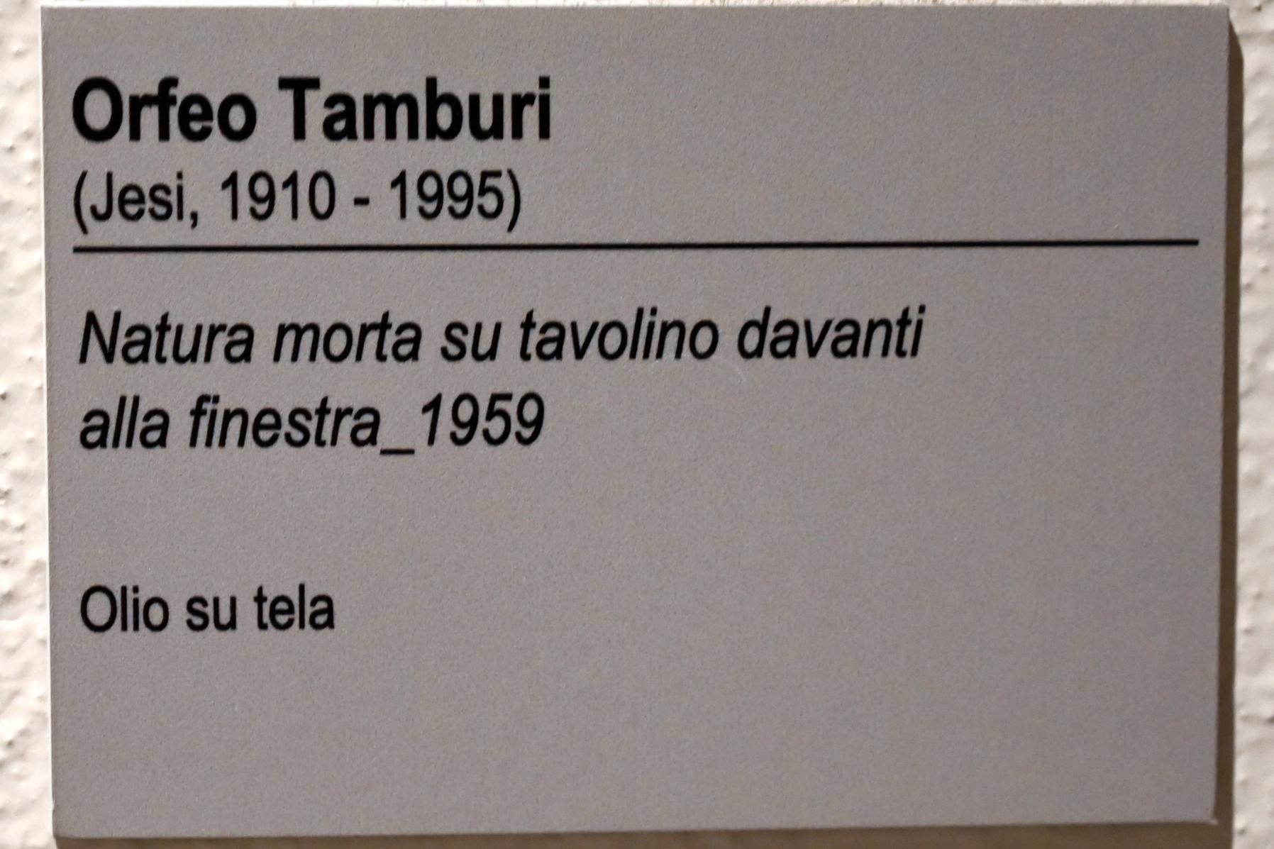 Orfeo Tamburi (1932–1968), Stillleben auf einem Beistelltisch vor dem Fenster, Ancona, Pinacoteca civica Francesco Podesti, Zwischenetage Saal 1, 1959, Bild 2/2