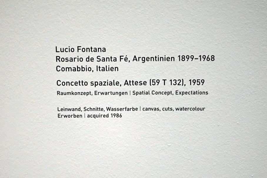 Lucio Fontana (1934–1966), Raumkonzept, Erwartungen (Concetto spaziale, Attese) (59 T 132), München, Pinakothek der Moderne, Saal 29 2022, 1959, Bild 2/2