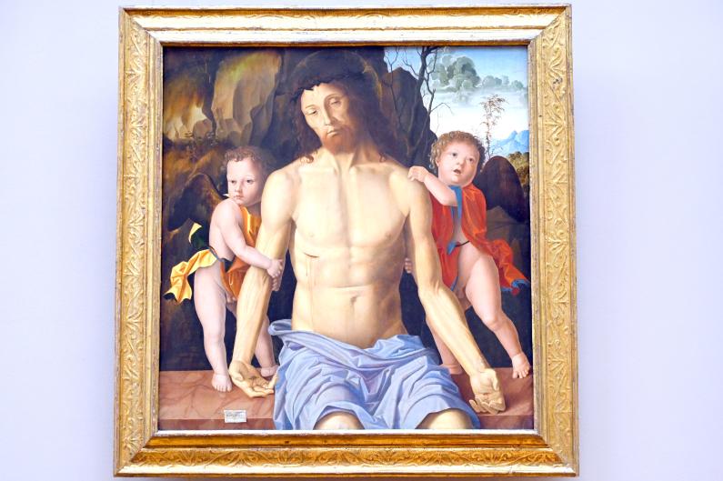 Marco Palmezzano (1500–1534), Der tote Christus, von zwei trauernden Engeln gestützt, Paris, Musée du Louvre, Saal 710d, 1510, Bild 1/2