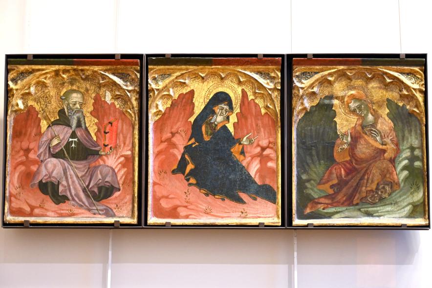 Meister von Albocasser (1410), Die Schmerzensmutter, umgeben vom Heiligen Antonius Abbas und dem Heiligen Johannes dem Evangelisten, Paris, Musée du Louvre, Saal 730, um 1400–1420, Bild 1/2