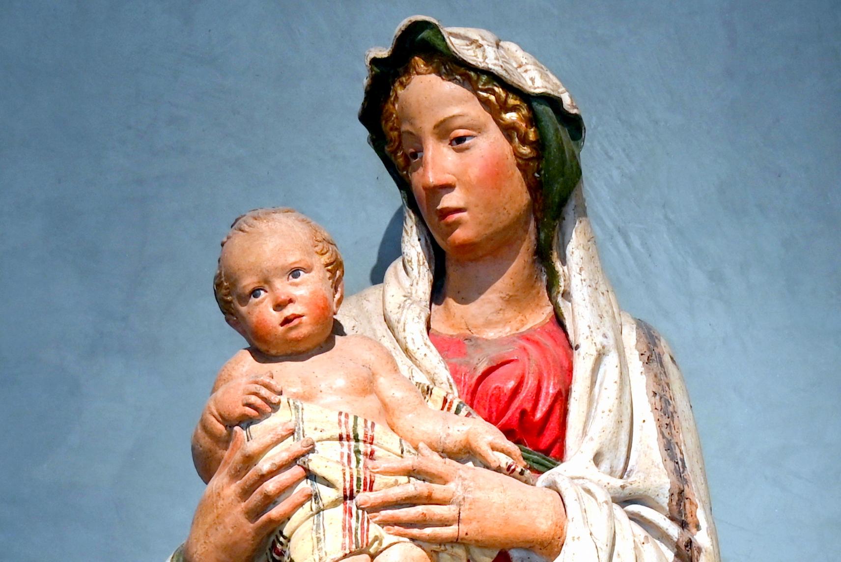 Jacopo della Quercia (1410–1432), Maria mit Kind, Ferrara, Karmeliterkloster, jetzt Paris, Musée du Louvre, Saal 160, um 1430–1435, Bild 3/5
