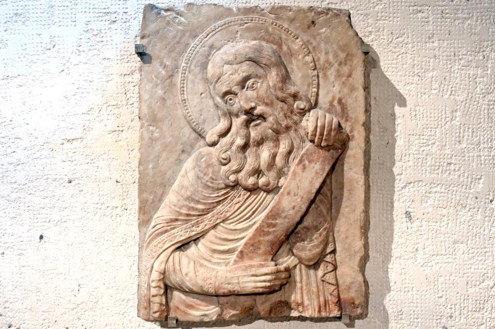Prophet mit Schriftrolle, Paris, Musée du Louvre, Saal 160, Ende 12. Jhd., Bild 1/2