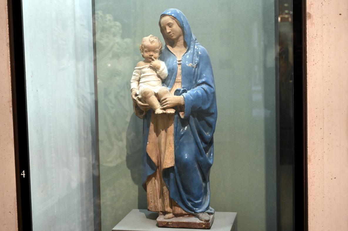 Andrea della Robbia (1465–1525), Maria mit Kind, Paris, Musée du Louvre, Saal 163, um 1505–1510, Bild 1/3